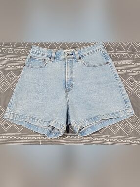 SOLD!!!!!! Abercrombie Curve Love High Rise Dad Shorts Size 6/28